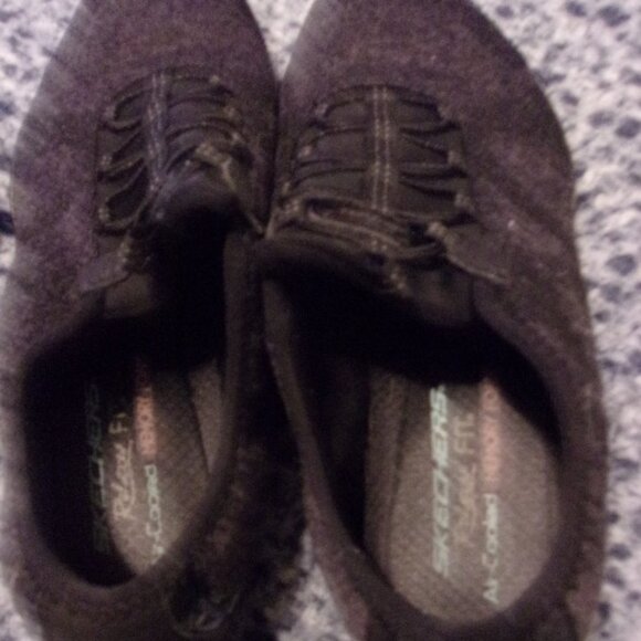 Skecher Relaxed Fit Memory Foam shoes size 8 - Picture 2 of 6